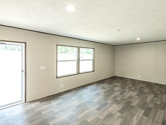 2nd image of 534 Tree Rdg