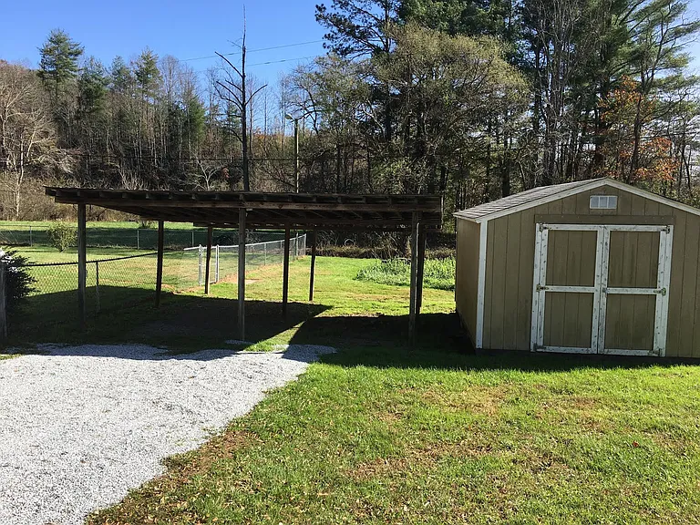 4568 Old Clear Creek Rd — Photo 10