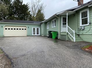 32 Oakwood Ave, Bedford, OH