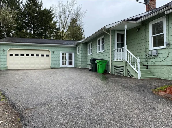 32 Oakwood Ave, Bedford, OH 44146