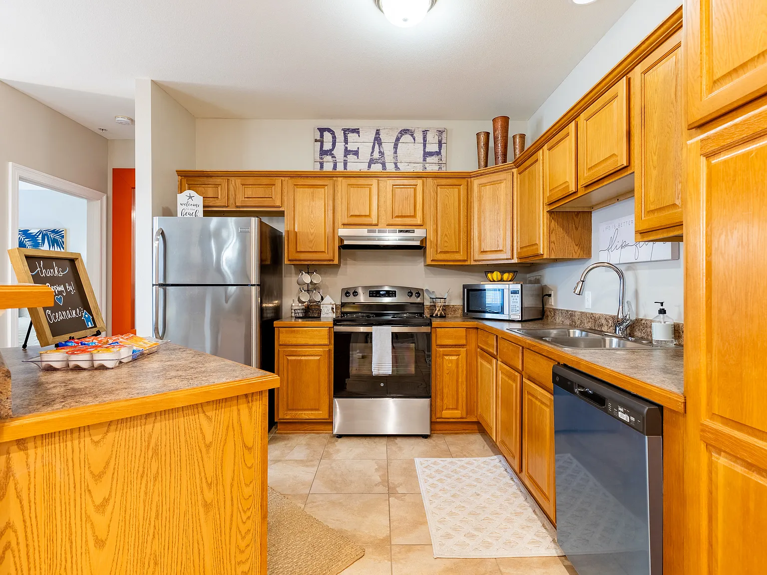 Oceanaire Apartments — Photo 2