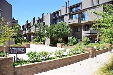 2nd image of 13331 Moorpark St #0