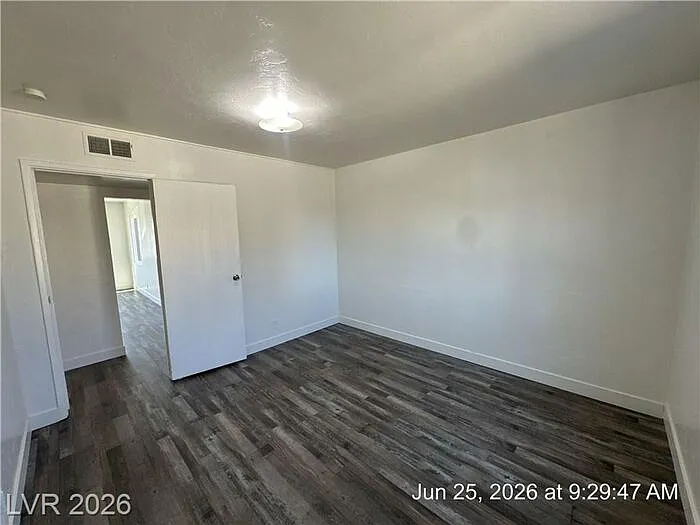148 W Victory Rd — Photo 17