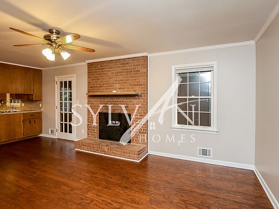 3rd image of 2598 Stoney Brook Ln NE