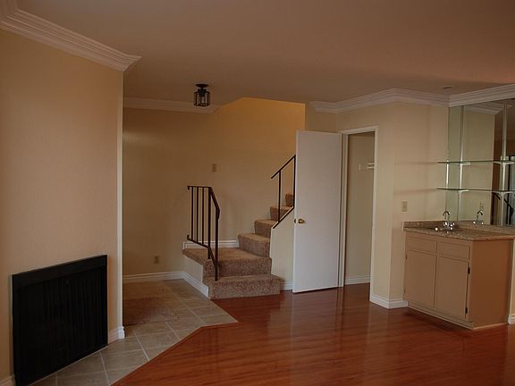 3rd image of 211 Palmetto Dr APT 4