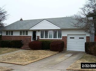 32 Sherman Rd, Old Bethpage, NY 11804