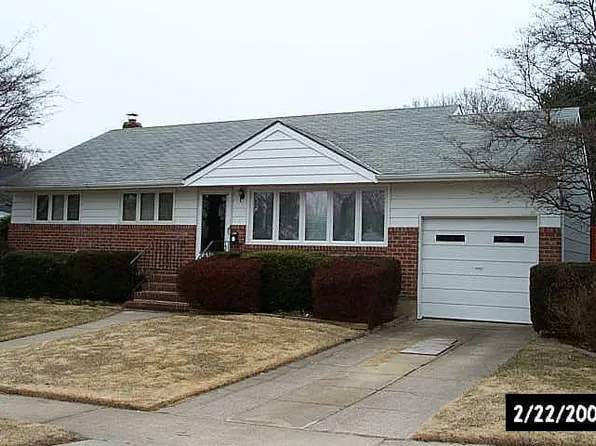 32 Sherman Road, Old Bethpage, NY 11804