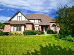 6340 Rainier Dr, Lincoln, NE 68510