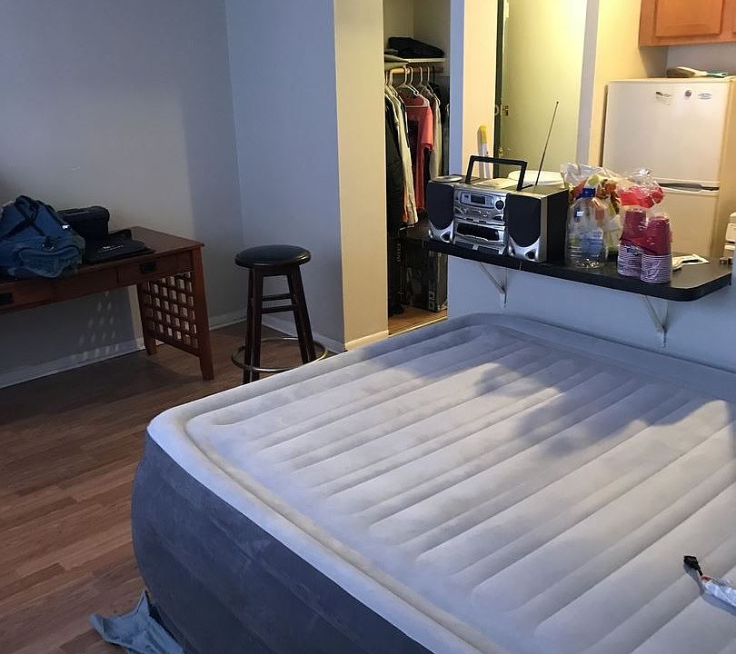 2nd image of 5750 N Kenmore Ave APT 104