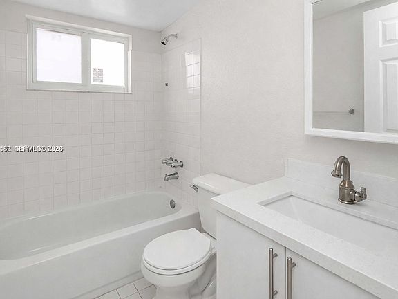 4th image of 505 NW 177th St APT 126