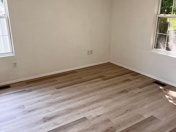 3rd image of 1101 N Heartland Ave