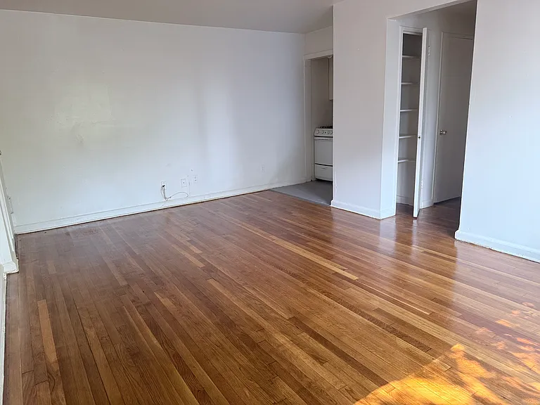 716 Sanford Ave #B — Photo 2