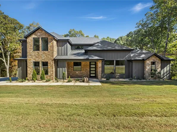 123 Trafalgar Rd, Bella Vista, AR 72714
