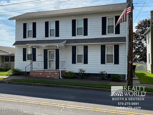 323 Main St photo 1