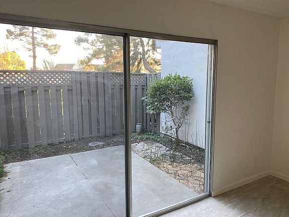 5th image of 972 Marquette Ln