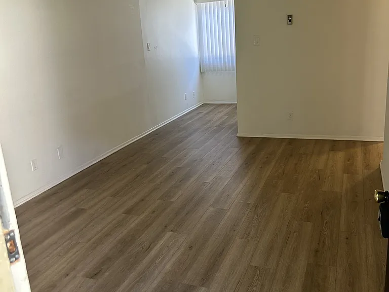 21110 Wood Ave #D — Photo 9