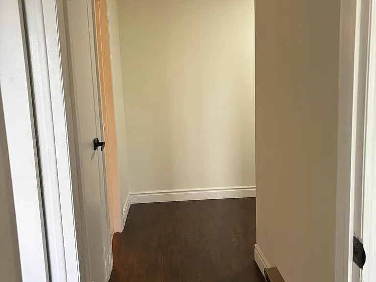 1389 Danforth Ave #B — Photo 16