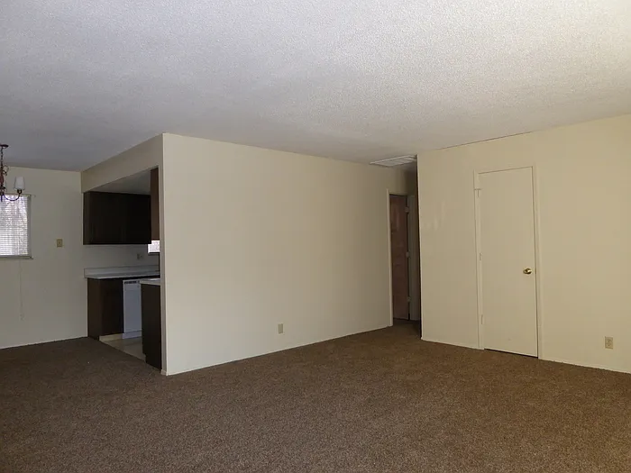 2 bed, 1.5 bath, 1120 sqft, $1,050 — Photo 4