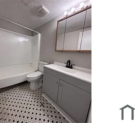 723 E Waterloo Rd — Photo 4