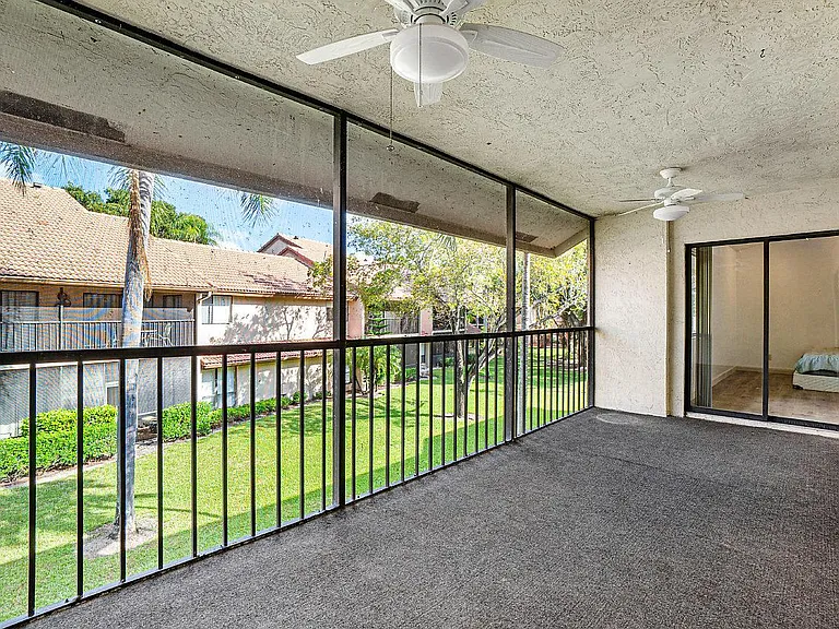 5520 Coach House Cir — Photo 15