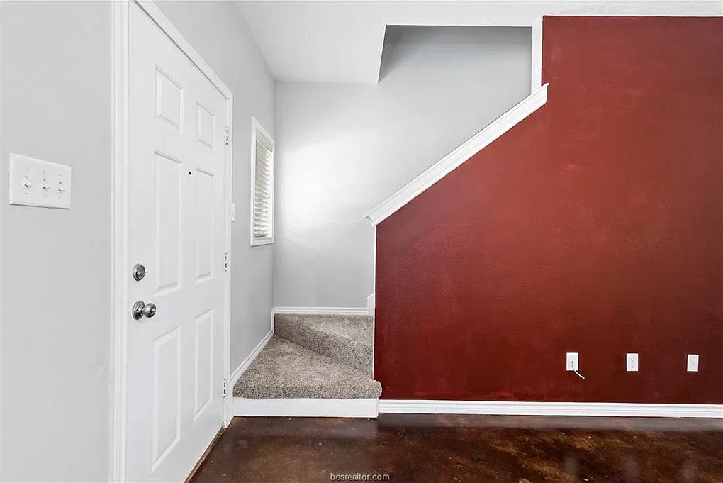 617 Columbus — Photo 4