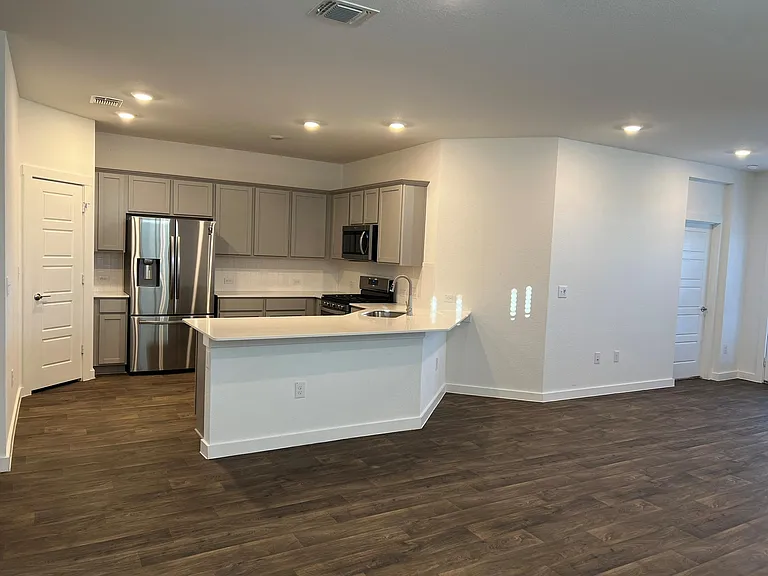 14213 Cantarra Dr — Photo 9