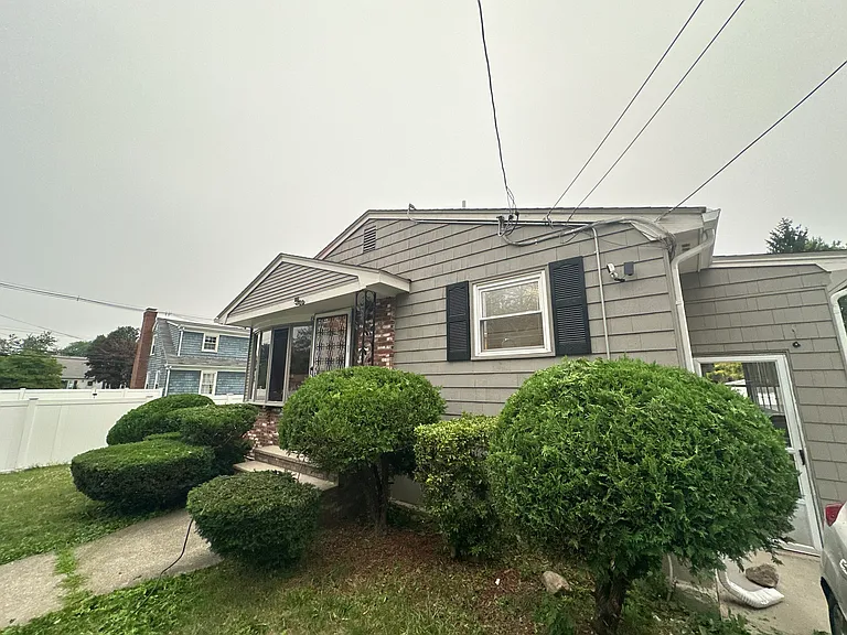 8 Ashby St — Photo 30