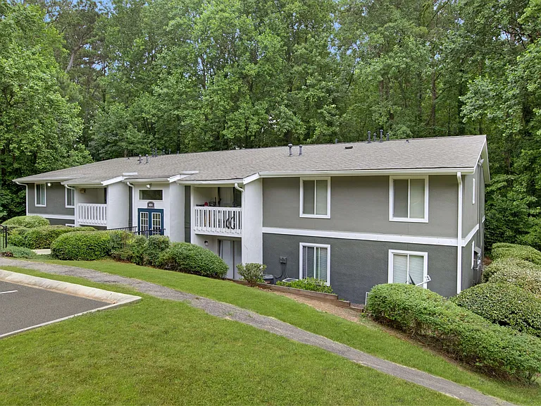 Lacota Apartments — Photo 27