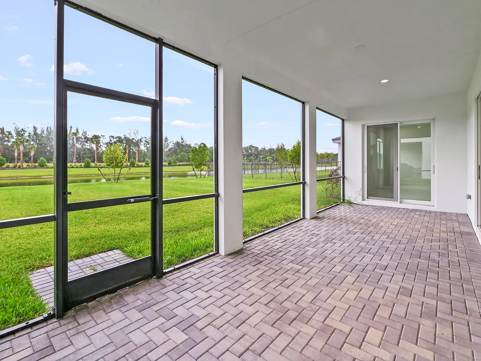 4 bed, 4.5 bath, 4110 sqft, $5,500 — Photo 4