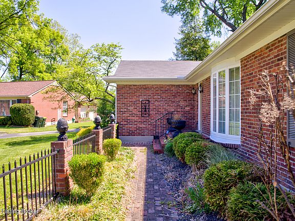 3rd image of 213 Dunbar Pl