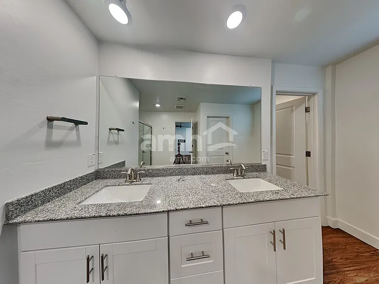 678 W Laredo Ave — Photo 10
