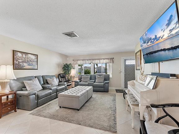 4th image of 2399 SW Congress Boulevard