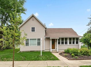 306 E 1st St, Dundee, IL 60118