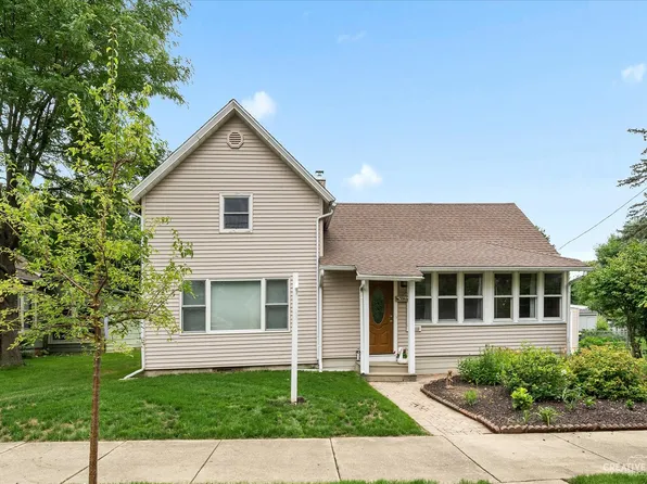 306 E 1st St, Dundee, IL 60118