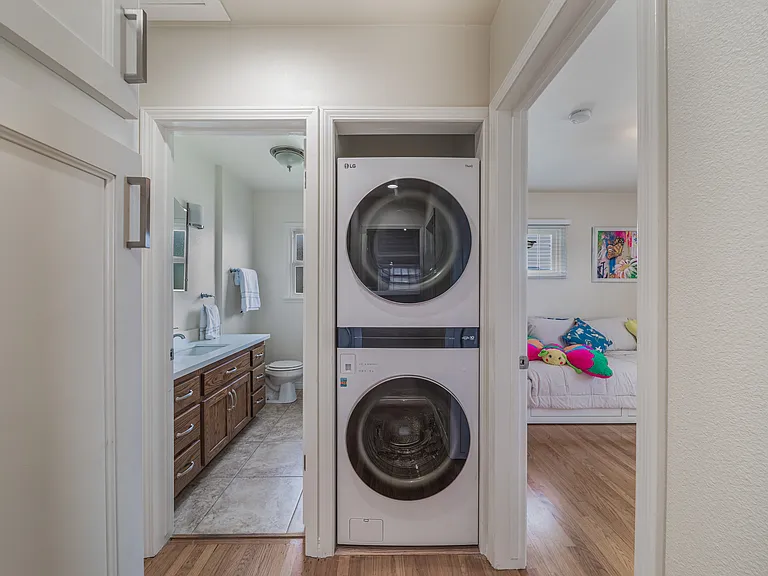 549 N La Sena Ave — Photo 12