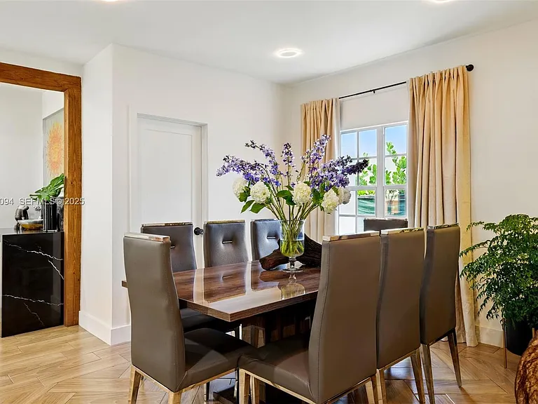 1363 Biarritz Dr — Photo 11