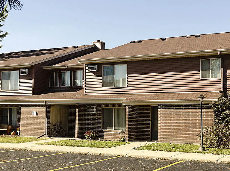 1119 Roseland Dr — Photo 10