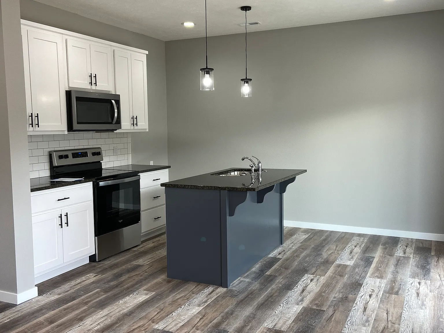 3 bed, 2.5 bath, 1310 sqft, $1,325 — Photo 2