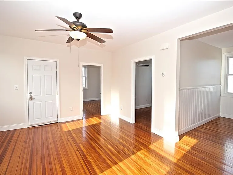 668 Thames St #2 — Photo 33