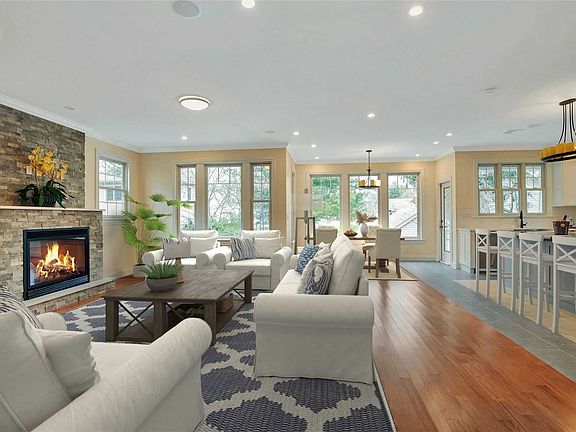 2nd image of 125 Park Ave
