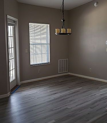 Dining area+patio access