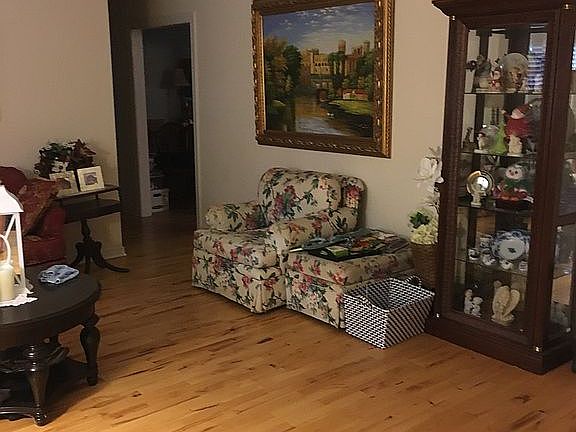 5th image of 8269 Franklin Ln