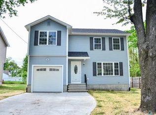 24 Laurence St, Springfield, MA 01104