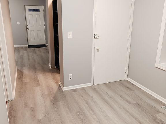 5th image of 3307 S Wallace St #1F