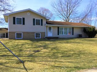 416 W Oak St, Saybrook, IL 61770