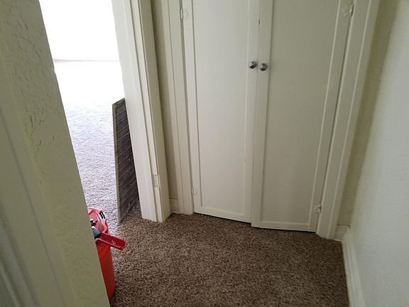 Hall storage off of front rm