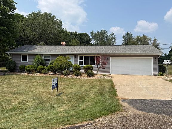 2nd image of 32 Ashley Ct