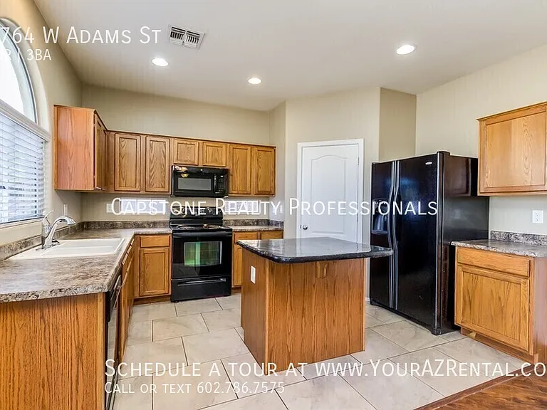 8764 W Adams St — Photo 2