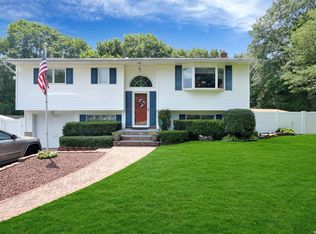2 Somerset Dr, Commack, NY 11725