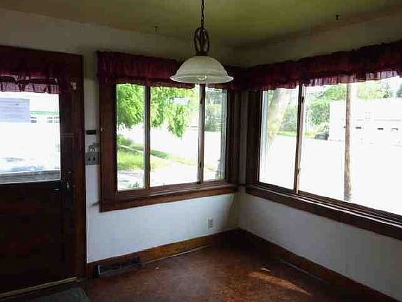 3rd image of 1454 Barton Ave